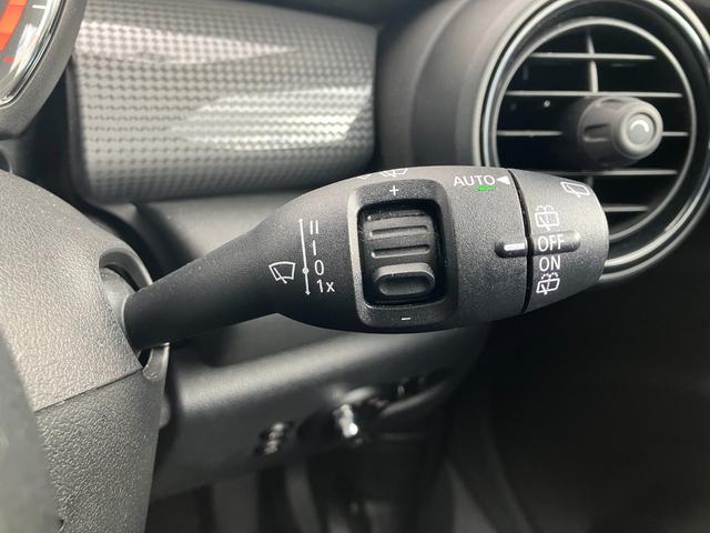 MINI クーパー ペッパーパッケージ カメラ&パーキングアシストパッケージ LEDヘッドライト 弊社販売下取りワンオーナー車両 2年間走行距離無制限保証(17枚目)