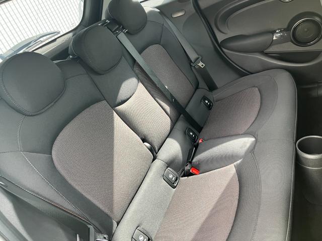 MINI クーパー ペッパーパッケージ カメラ&パーキングアシストパッケージ LEDヘッドライト 弊社販売下取りワンオーナー車両 2年間走行距離無制限保証(31枚目)