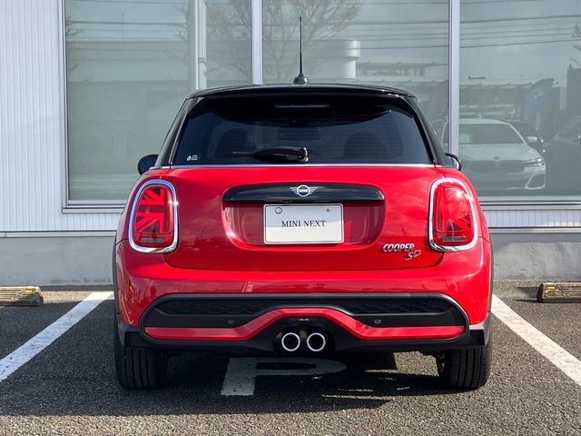 ＭＩＮＩ クーパーＳＤ　クラシック・トリム　アップルカープレイ（ＨＤＤナビ非装備）　アクティブクルーズコントロール非装備　ブラック・ルーフ＆ミラーカバー　弊社販売下取りワンオーナー車両　２年間走行距離無制限保証（4枚目）