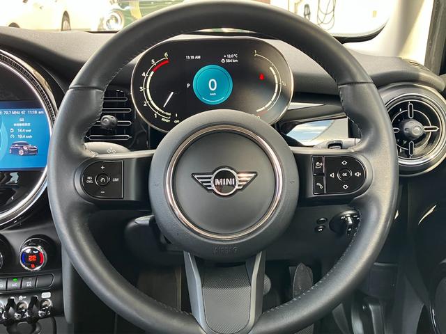 ＭＩＮＩ クーパーＳＤ　クラシック・トリム　アップルカープレイ（ＨＤＤナビ非装備）　アクティブクルーズコントロール非装備　ブラック・ルーフ＆ミラーカバー　弊社販売下取りワンオーナー車両　２年間走行距離無制限保証（12枚目）