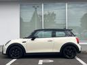 MINI クーパーSプレミアムプラスパッケージクラシックトリム ブラック・ルーフ&ミラーカバー アップルカープレイ(HDDナビ非装備) ACC非装備 弊社販売下取りワンオーナー車両 2年間走行距離無制限保証 中古車画像_2