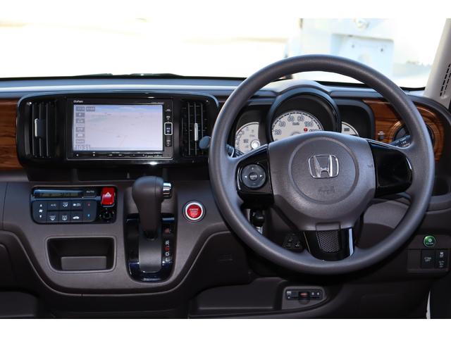 Ｎ－ＯＮＥ セレクト　シティブレーキアクティブシステム・Ｇａｔｈｅｒｓ　メモリーナビ／フルセグＴＶ・バックカメラ・ハーフレザーシート・オートエアコン・オートライト・アイドリングストップ・シートヒーター・ＨＩＤヘッドライト（3枚目）