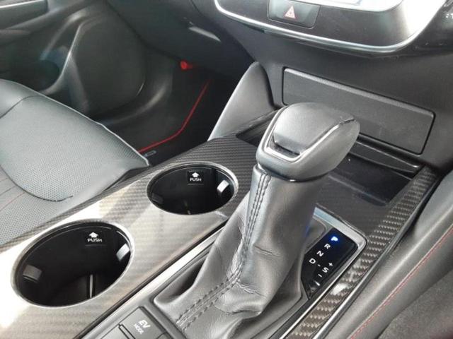 クラウンハイブリッド RSリミテッド サンルーフ/保証書/純正 SDナビ/トヨタセーフティセンス/シートヒーター/パノラミックビューモニター/車線逸脱防止支援システム/シート 合皮/パーキングアシスト 自動操舵 衝突被害軽減システム(15枚目)