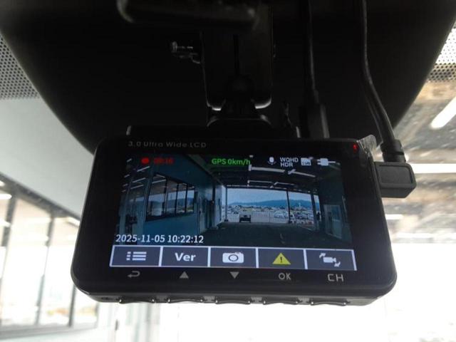 ＷＥＣＡＲＳでは各商談席に大型モニターをご用意しております！見やすい大画面でゆったりと全国の在庫をご覧いただけます！是非ご来店お待ちしております！