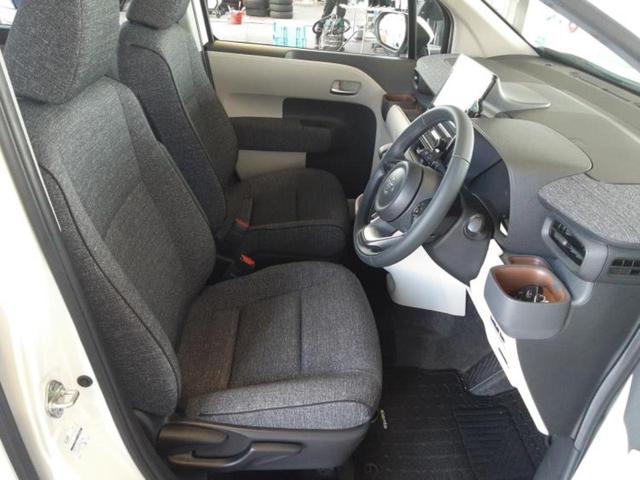 シエンタ Ｚ　新品タイヤ／保証書／ディスプレイオーディオ＋ナビ１０インチ／トヨタセーフティセンス／両側電動スライドドア／パノラミックビューモニター／車線逸脱防止支援システム／ヘッドランプ　ＬＥＤ　全周囲カメラ（4枚目）