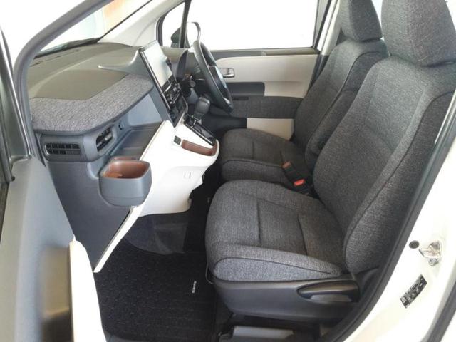 シエンタ Ｚ　新品タイヤ／保証書／ディスプレイオーディオ＋ナビ１０インチ／トヨタセーフティセンス／両側電動スライドドア／パノラミックビューモニター／車線逸脱防止支援システム／ヘッドランプ　ＬＥＤ　全周囲カメラ（6枚目）