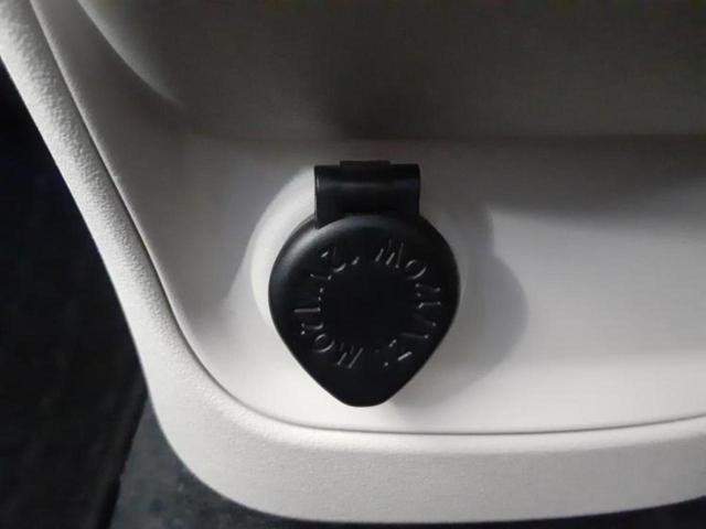 シエンタ Ｚ　新品タイヤ／保証書／ディスプレイオーディオ＋ナビ１０インチ／トヨタセーフティセンス／両側電動スライドドア／パノラミックビューモニター／車線逸脱防止支援システム／ヘッドランプ　ＬＥＤ　全周囲カメラ（17枚目）