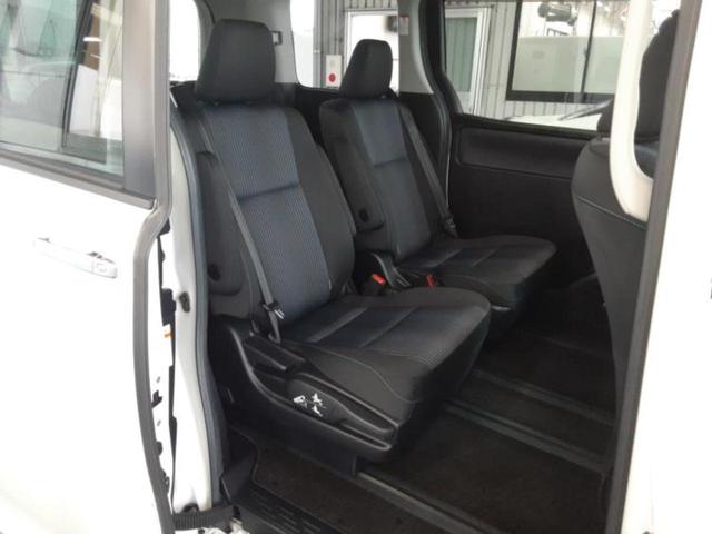 ヴォクシー ＺＳキラメキ　新品タイヤ／保証書／社外　ＳＤナビ／衝突安全装置／両側電動スライドドア／車線逸脱防止支援システム／ドライブレコーダー　社外／ヘッドランプ　ＬＥＤ／Ｂｌｕｅｔｏｏｔｈ接続／ＥＴＣ／ＥＢＤ付ＡＢＳ（5枚目）