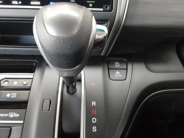 フリード Ｇ　新品タイヤ／保証書／純正　９インチ　メモリーナビ／ホンダセンシング／両側電動スライドドア／シートヒーター　前席／車線逸脱防止支援システム／シート　ハーフレザー／ドライブレコーダー　純正　バックカメラ（15枚目）