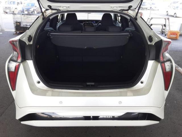 プリウス Sセーフティプラス 新品タイヤ/サンルーフ/純正エアロ/保証書/社外 SDナビ/衝突安全装置/車線逸脱防止支援システム/ヘッドランプ LED/Bluetooth接続/ETC/EBD付ABS/横滑り防止装置 フルエアロ(19枚目)