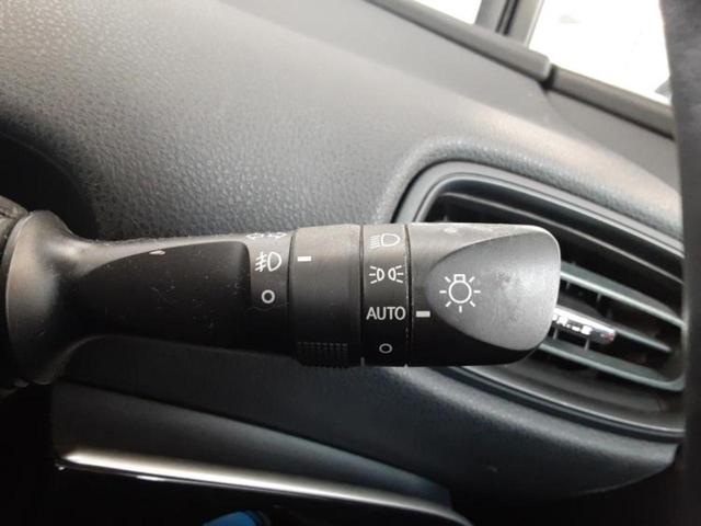 プリウス Sセーフティプラス 新品タイヤ/サンルーフ/純正エアロ/保証書/社外 SDナビ/衝突安全装置/車線逸脱防止支援システム/ヘッドランプ LED/Bluetooth接続/ETC/EBD付ABS/横滑り防止装置 フルエアロ(22枚目)