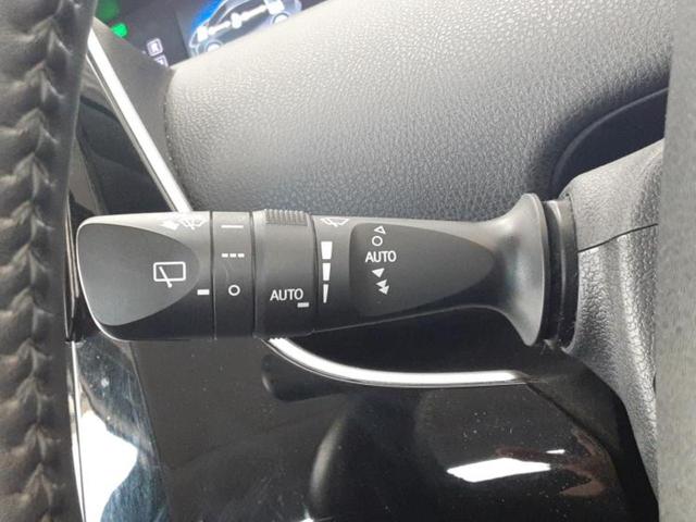 プリウス Sセーフティプラス 新品タイヤ/サンルーフ/純正エアロ/保証書/社外 SDナビ/衝突安全装置/車線逸脱防止支援システム/ヘッドランプ LED/Bluetooth接続/ETC/EBD付ABS/横滑り防止装置 フルエアロ(23枚目)