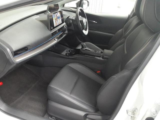 プリウス Z 新品タイヤ/サンルーフ/モデリスタエアロ/保証書/ディスプレイオーディオ+ナビ/デジタルインナーミラー/トヨタセーフティセンス/エアーシート 前席/全方位モニター/車線逸脱防止支援システム フルエアロ(6枚目)