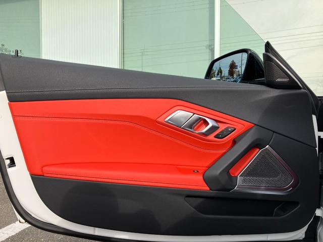 Z4 M40i マグマレッドレザー ハーマンカードンサラウンドシステム ワイヤレスチャージ非装備 デジタルキー非装備 弊社販売下取りワンオーナー車両 2年間走行距離無制限保証(41枚目)