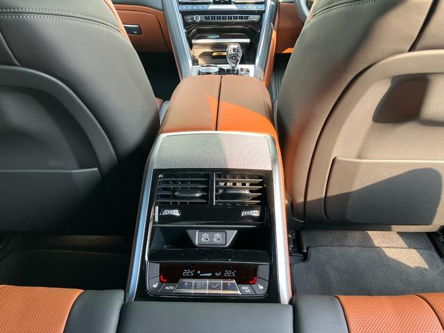 ８シリーズ ８４０ｉ　グランクーペ　Ｍスポーツ　Ｍテクニックスポーツパッケージ　インディビデュアルエクステンドレザーメリノ（タルトゥーフォ／ブラック）　弊社販売下取りワンオーナー車両　２年間走行距離無制限保証（32枚目）