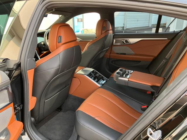８シリーズ ８４０ｉ　グランクーペ　Ｍスポーツ　Ｍテクニックスポーツパッケージ　インディビデュアルエクステンドレザーメリノ（タルトゥーフォ／ブラック）　弊社販売下取りワンオーナー車両　２年間走行距離無制限保証（35枚目）
