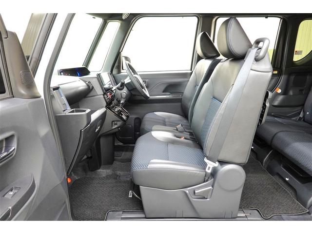 ベンチシートで運転席から助手席への移動もスムーズです！
