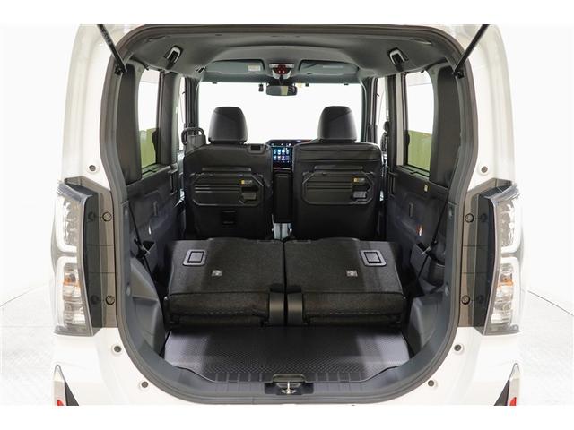 後席を格納すると大きなスペースが出来るので大きな荷物も積み込めます！