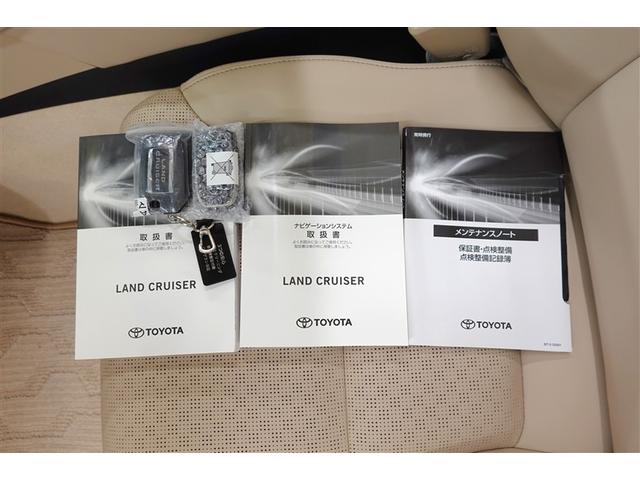 ランドクルーザー ＺＸ　革シート　４ＷＤ　フルセグ　メモリーナビ　ＤＶＤ再生　後席モニター　バックカメラ　衝突被害軽減システム　乗車定員７人　３列シート　ワンオーナー　記録簿　アイドリングストップ（6枚目）