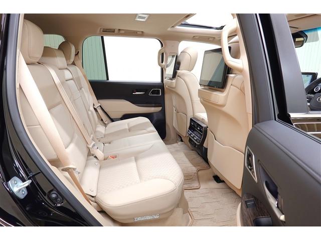 ランドクルーザー ＺＸ　革シート　４ＷＤ　フルセグ　メモリーナビ　ＤＶＤ再生　後席モニター　バックカメラ　衝突被害軽減システム　乗車定員７人　３列シート　ワンオーナー　記録簿　アイドリングストップ（9枚目）