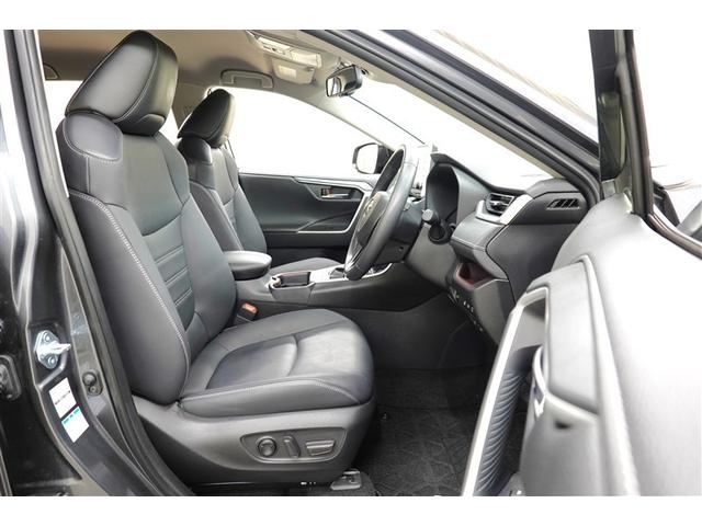 ホールド性の高いフロントシート♪