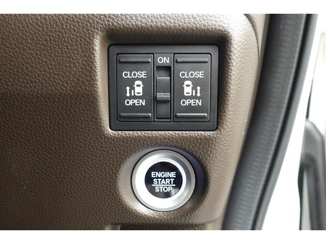 両側パワースライドドアが付いているので小さなお子様がいるご家庭には嬉しい装備♪