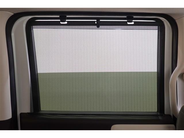 後席ロールサンシェイドで真夏のドライブも快適にお乗り頂けます！