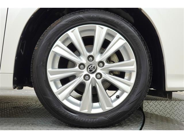 スタイリッシュな純正アルミホイールでどこまでも出かけたくなりますね！