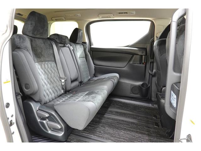 広い足元空間でゆったり乗車出来ます！