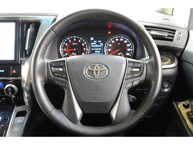 握りやすい本革ステアリング＆高速走行に便利なレーダークルーズコントロール♪