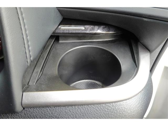 前席ドリンクホルダーで室内スッキリ♪