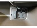 スマホの充電に便利な前席USBソケット(TypeA)♪