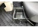 助手席下アンダートレイで室内スッキリ♪
