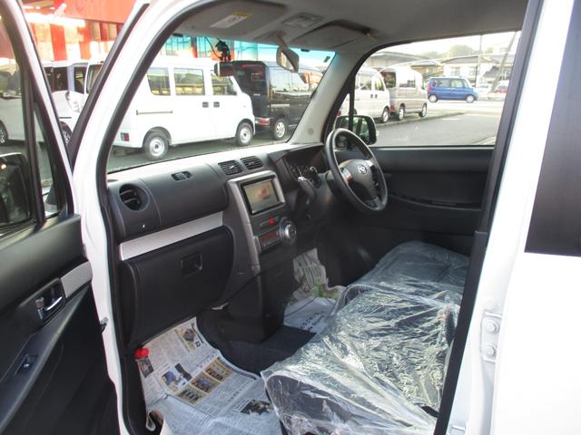 ムーヴコンテ カスタム　Ｇ　ＨＩＤ　スマートキー　アイドリングストップ　ＣＶＴ　盗難防止システム　ＡＢＳ　アルミホイール　衝突安全ボディ　エアコン　パワーステアリング　パワーウィンドウ　ＴＶ＆ナビ　バックカメラ　ＣＤ（11枚目）