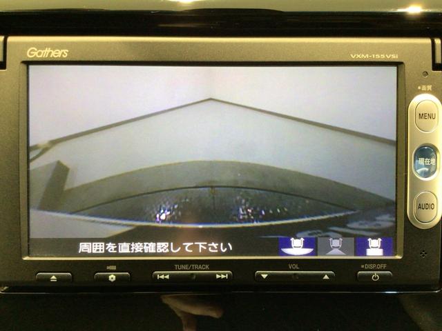 【バックカメラ】運転が苦手な方も車庫入れラクラクです！ギアをリバースに入れれば自動的に切り換わりますので、面倒な操作は不要です♪狭い駐車場もお車を傷つけず安心ですね！