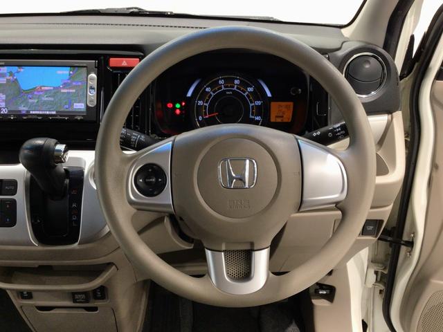 【ハンドル】手元でオーディオの操作ができる便利なステアリングリモコンが装備されてます♪視線を大きく移動させずにすむので、安全にも繋がります♪