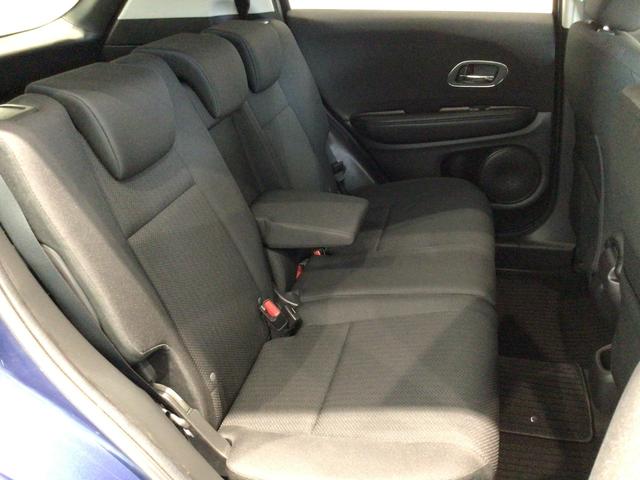 【後席】後席シートもゆったり快適に座っていただけます♪後部座席に乗っていても楽しくドライブに参加していただけます！