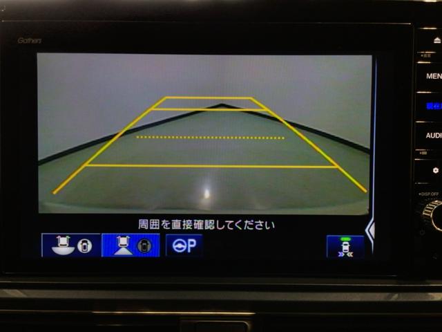 【バックカメラ】運転が苦手な方も車庫入れラクラクです！ギアをリバースに入れれば自動的に切り換わりますので、面倒な操作は不要です♪狭い駐車場もお車を傷つけず安心ですね！