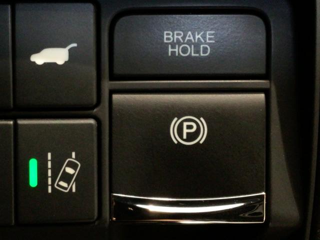 指先の操作でパーキングブレーキの「作動と解除」が行うことができる装備。ブレーキペダルから足を離しても停止し続けてくれるオートブレーキホールド機能。信号待ちなどの際には便利。ＥＣＯ運転で低燃費走行♪