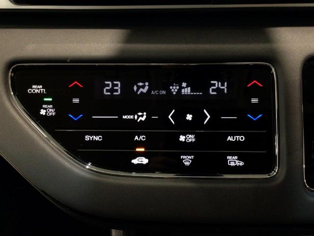 オートエアコンは左右席で独立温度コントロールが可能です。運転席はキンキンに冷やして助手席はマイルドにと言った設定が可能です☆暑さ寒さでケンカすることもなくなりますね♪