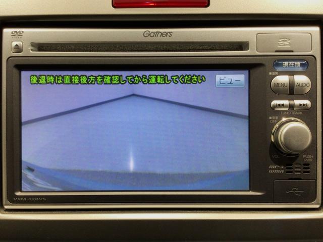 【バックカメラ】運転が苦手な方も車庫入れラクラクです！ギアをリバースに入れれば自動的に切り換わりますので、面倒な操作は不要です♪狭い駐車場もお車を傷つけず安心ですね！