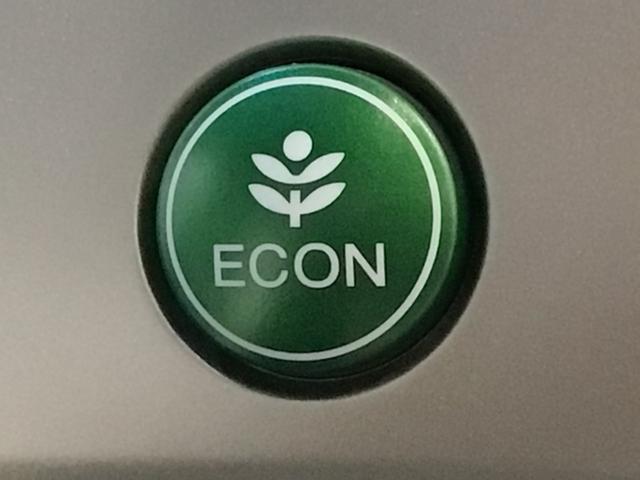 ★ＥＣＯＮスイッチ★　エコドライブを加速しよう！スイッチをＯＮにすると、運転の仕方によるロスを抑え込み燃費をよくするようクルマが頑張ります（＊＾ー＾＊）燃費向上にチャレンジ♪