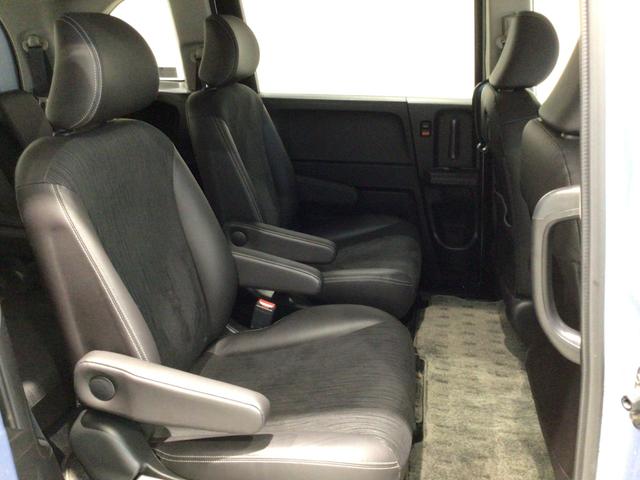 ★２列目セパレートシート★　２列目のシートは、独立したセパレートシート！体をつつみこむので、長距離ドライブも快適に楽しめます！