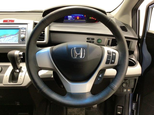 【クルーズコントロール】アクセルペダルを踏まずに一定の車速で走行できますので、高速道路など加減速の少ない道で便利です♪長距離ドライブの疲れを軽減してくれる、嬉しい装備ですよね♪