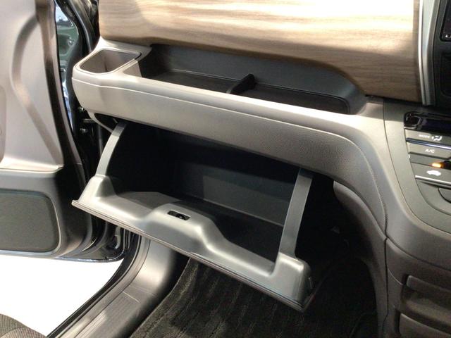 フリード Ｇ　デモカーＵＰ・ＬＥＤ・フルセグ・メモリナビ・バックカメラ・シートヒーター（32枚目）