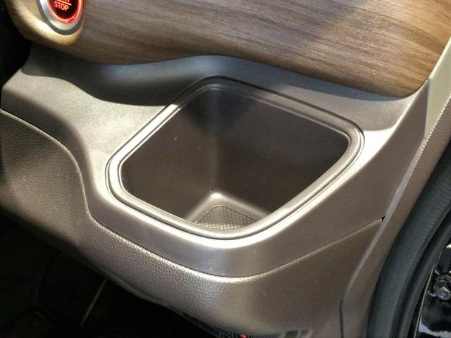 フリード Ｇ　デモカーＵＰ・ＬＥＤ・フルセグ・メモリナビ・バックカメラ・シートヒーター（35枚目）