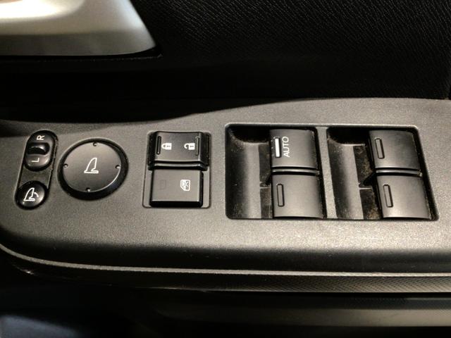 ステップワゴンスパーダ Z HID・フルセグ・メモリナビ・DVD・CD・バックカメラ・純正AW・ETC(28枚目)