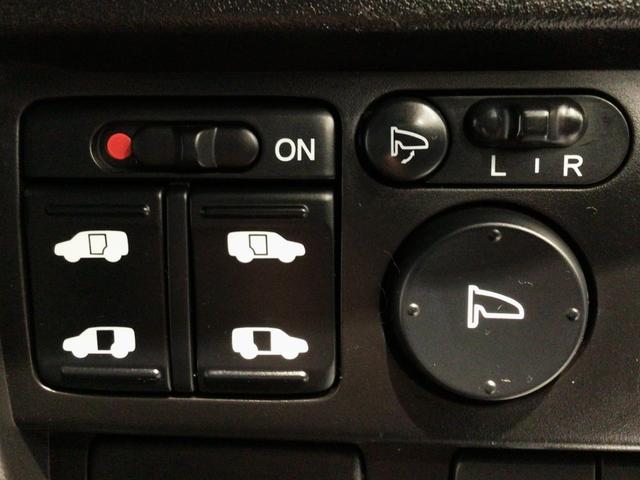 フリード Gプレミアムエディション HID・フルセグ・メモリナビ・DVD・バックカメラ・リア席モニター・ETC(9枚目)