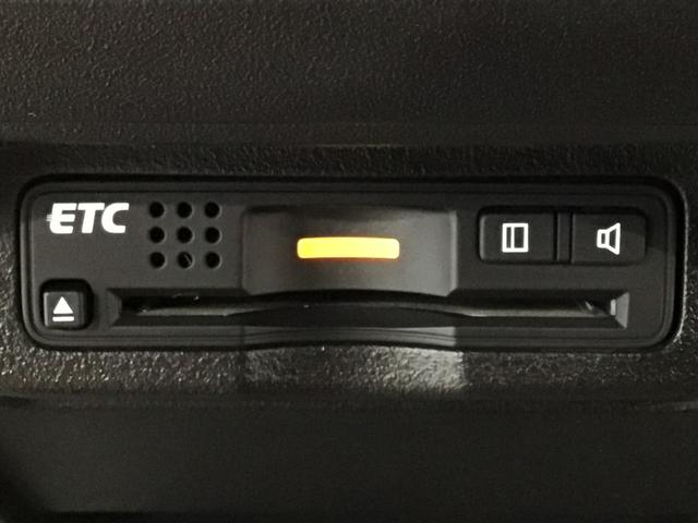 フリード Gプレミアムエディション HID・フルセグ・メモリナビ・DVD・バックカメラ・リア席モニター・ETC(10枚目)