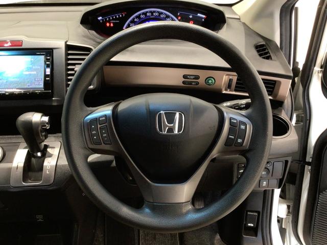 フリード Gプレミアムエディション HID・フルセグ・メモリナビ・DVD・バックカメラ・リア席モニター・ETC(17枚目)